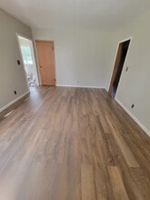 5474 N 12th St in Milwaukee, WI - Foto de edificio - Building Photo