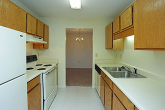 Hickory Run II Apartments in Jacksonville, AL - Building Photo - Interior Photo