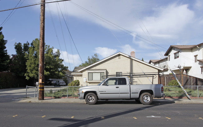 1712-1714 Valota Rd in Redwood City, CA - Building Photo - Building Photo