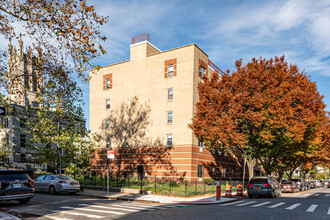 301 Parkville Ave in Brooklyn, NY - Foto de edificio - Building Photo