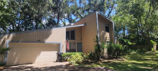 property at 1120 SW 19th Pl