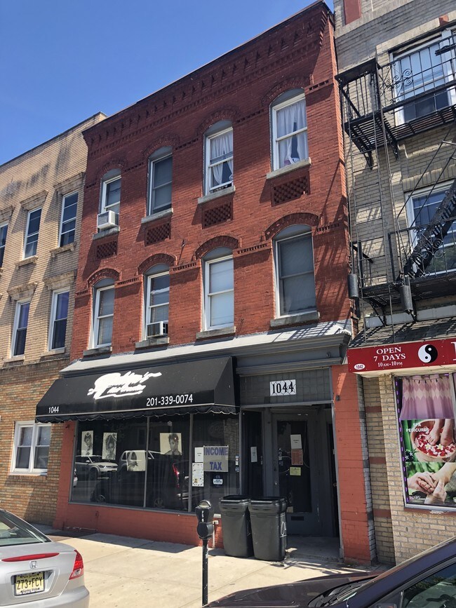 1044 Broadway in Bayonne, NJ - Building Photo - Building Photo