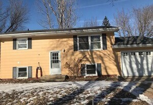 4604 W 37th St in Sioux Falls, SD - Building Photo