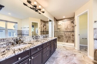 19406 E Maplewood Pl in Aurora, CO - Building Photo - Building Photo