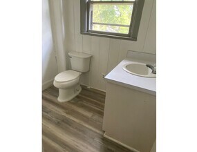 4117 E Lewis St in Wichita, KS - Foto de edificio - Building Photo