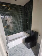 435 S Virgil Ave, Unit 108 in Los Angeles, CA - Building Photo - Building Photo