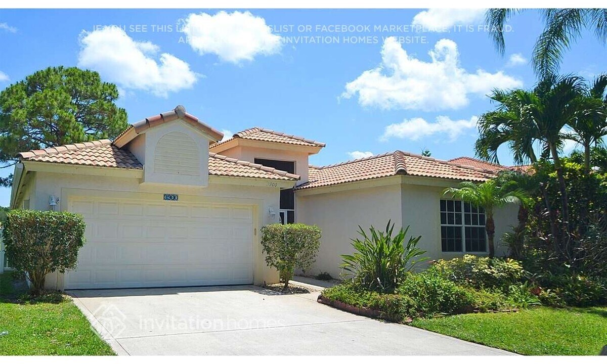 3900 Majestic Palm Way in Delray Beach, FL - Building Photo