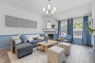 2402 Blue Holly Dr in Corinth, TX - Building Photo - Building Photo