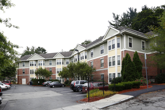 Franklin Park Villa in Jamaica Plain, MA - Foto de edificio - Building Photo