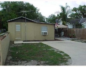 712 N Saint Clair Abrams Ave in Tavares, FL - Building Photo - Building Photo