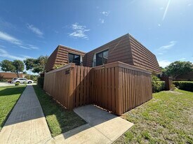 3900 County Line Rd in Tequesta, FL - Building Photo