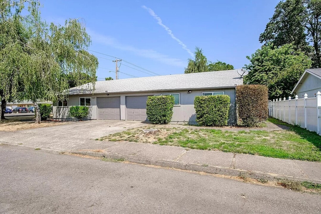3609 White Oak Ct NE in Salem, OR - Building Photo