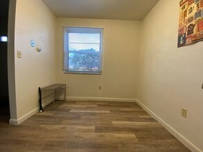 702 Hemlock Square in Zelienople, PA - Building Photo - Building Photo