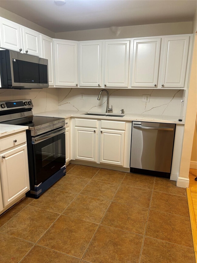 4116 NW 88th Ave in Coral Springs, FL - Building Photo - Building Photo