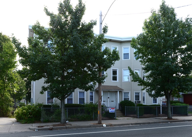 357-359 Smithfield Ave in Pawtucket, RI - Building Photo - Building Photo