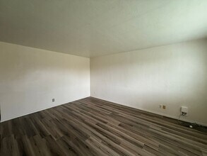 2112 2nd St in Springfield, OR - Building Photo - Building Photo