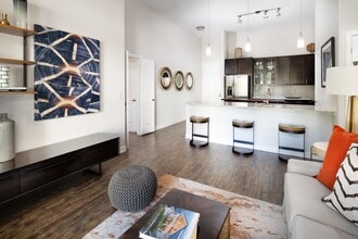 Avalon Lakeside in Flower Mound, TX - Foto de edificio - Building Photo