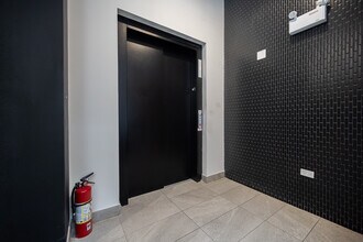 4777 Saint-Denis Rue, Unit 204 in Montréal, QC - Building Photo - Building Photo