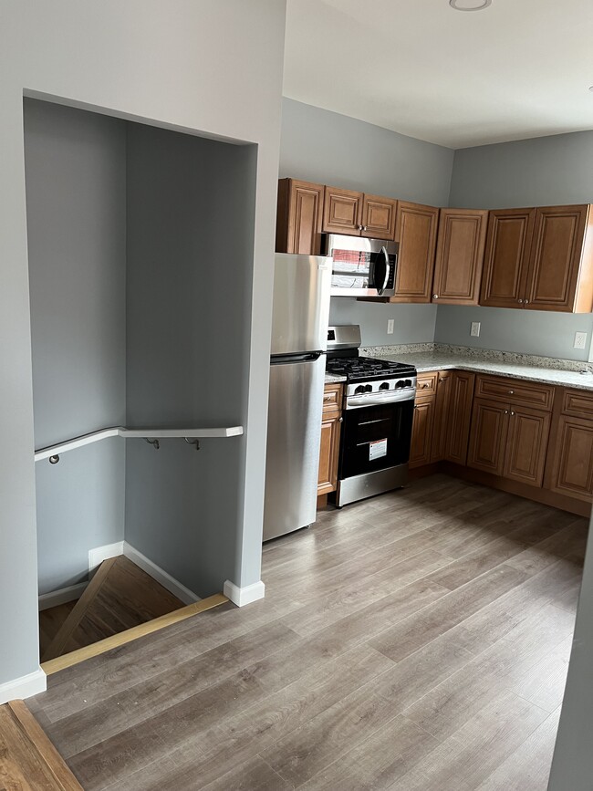 41 Henry St, Unit 41 Henry 2nd fl in Haledon, NJ - Foto de edificio - Building Photo