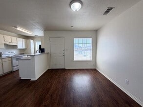 204 West Lamar St in Palmer, TX - Building Photo - Building Photo