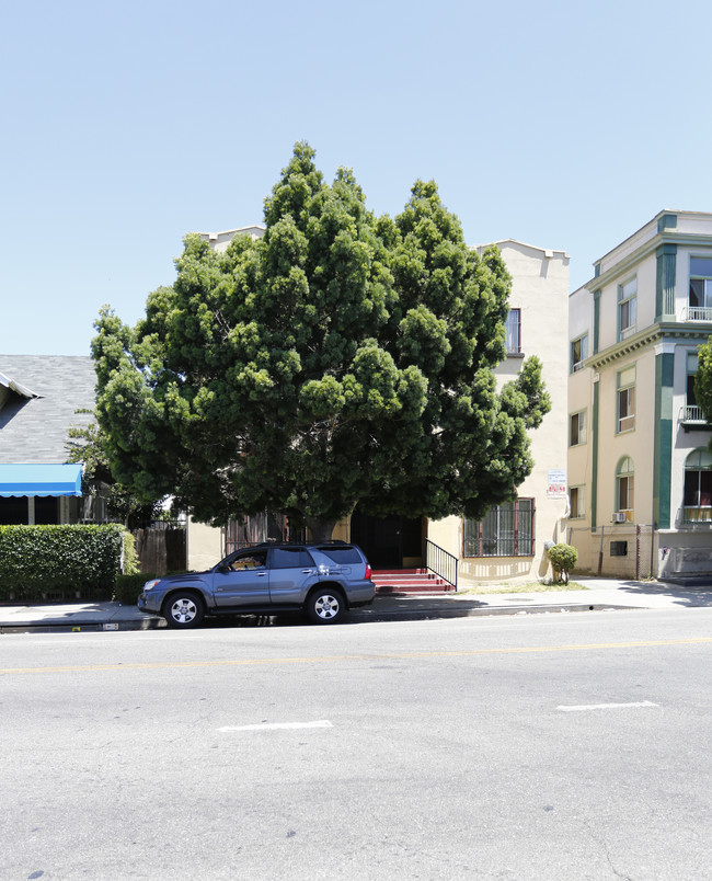 2815 W 8th St in Los Angeles, CA - Building Photo - Building Photo