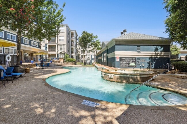 Encore at Buckingham in Richardson, TX - Foto de edificio - Building Photo