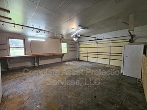 8911 Park Valley Ct in Hobart, IN - Building Photo - Building Photo