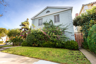 168 N Arnaz Dr in Beverly Hills, CA - Building Photo - Building Photo