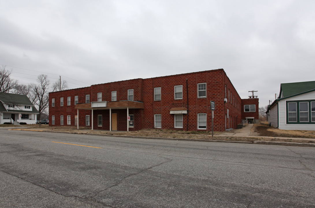 110 E Main St in Smithville, MO - Building Photo