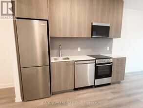 7439 Kingston Rd in Toronto, ON - Building Photo - Building Photo