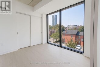195 McCaul St in Toronto, ON - Building Photo - Building Photo