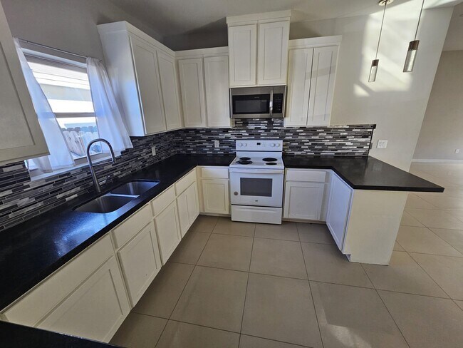 3805 Gia St in Laredo, TX - Building Photo - Building Photo