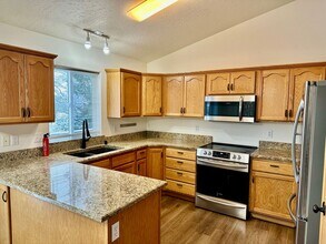 8311 E Bull Pine Ln in Spokane, WA - Building Photo - Building Photo