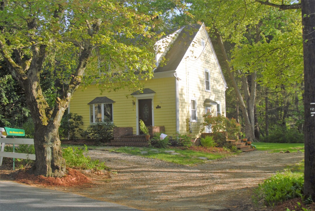 20 Old Cambridge Tpke in Lincoln, MA - Building Photo