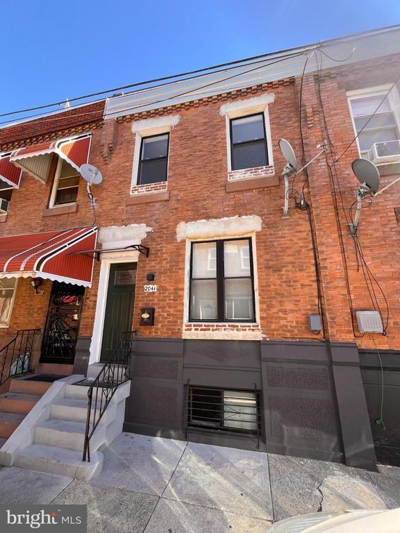 property at 2041 S Norwood St
