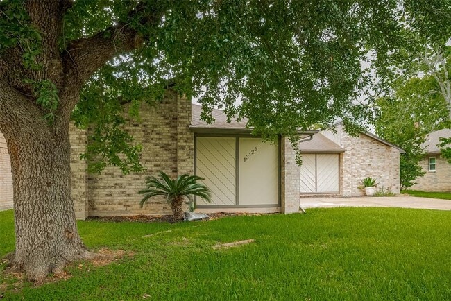 13126 Kingsmill Dr in Sugar Land, TX - Building Photo - Building Photo
