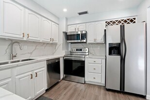 4502 Parrot Ave in Naples, FL - Building Photo