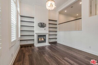 5800 Seawalk Dr in Los Angeles, CA - Building Photo - Building Photo