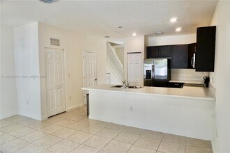10606 W 33rd Ct in Hialeah, FL - Building Photo - Building Photo