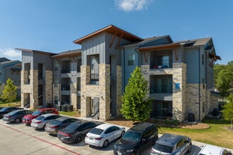 Aspire at Onion Creek in Austin, TX - Foto de edificio - Building Photo