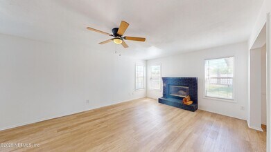 555 Staffordshire Dr in Jacksonville, FL - Building Photo - Building Photo