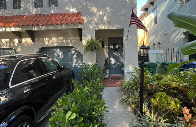 property at 104 S Moody Ave