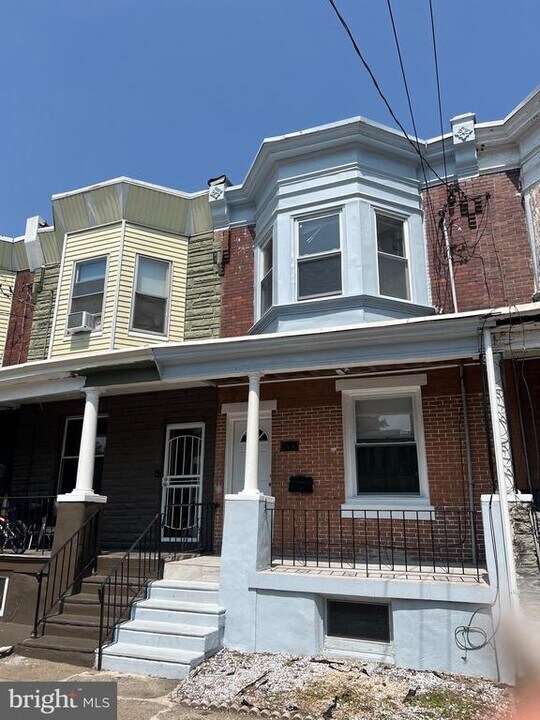 533 E Walnut Ln in Philadelphia, PA - Building Photo