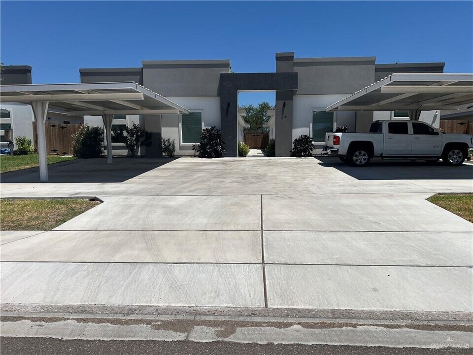 219 W Diamond Ave in Mission, TX - Building Photo