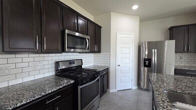 5611 Pleasant Falls Dr in Richmond, TX - Building Photo - Building Photo