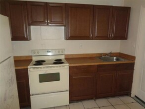 345 NW 5th St, Unit 4 in Pompano Beach, FL - Foto de edificio - Building Photo