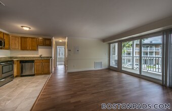 2 Westgate Dr in Woburn, MA - Building Photo - Building Photo