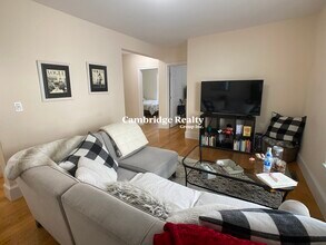 24 Willard Ave, Unit 1A in Medford, MA - Foto de edificio - Building Photo