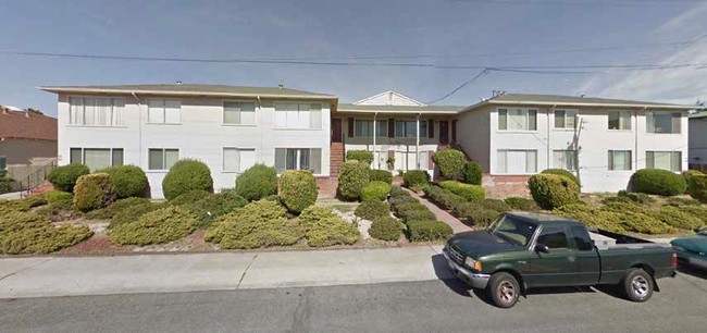 216 Millwood Dr in Millbrae, CA - Foto de edificio - Building Photo