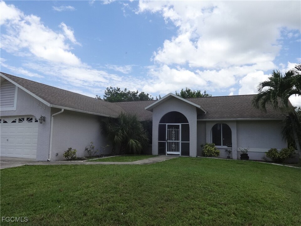 223 SE 46th St in Cape Coral, FL - Building Photo